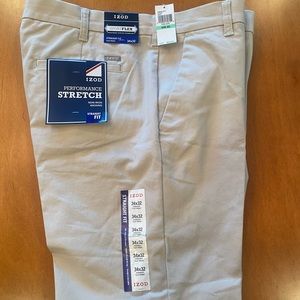 *NWT* Izod Straight Fit Khaki Pants Men’s 34W 32L
